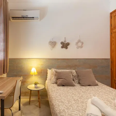 Wonderful 3 Bedroom Flat In The Heart Of Triana شقة *
