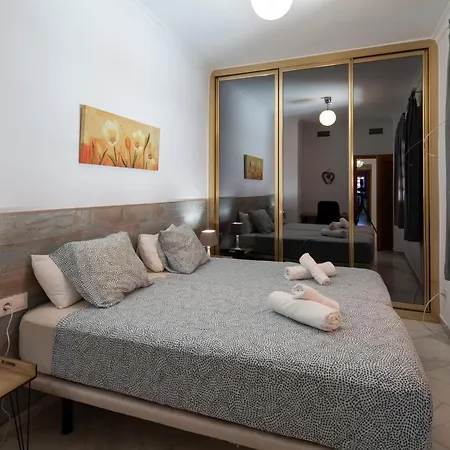 Wonderful 3 Bedroom Flat In The Heart Of Triana *
